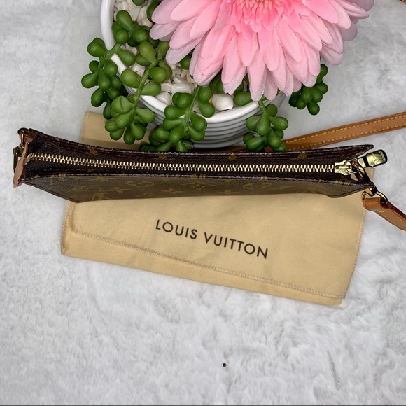 LOUIS VUITTON Monogram Bucket Pouch GM with Louis Vuitton Strap- removable - Picture 5 of 16